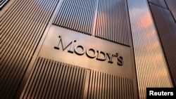 国际信用评级公司穆迪周二(12月5日)将中国政府信用评级展望从“稳定”下调至“负面”,