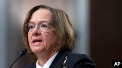 资料照片:海军上将丽莎·弗朗切蒂 2023年9月14日在参议院军事委员会提名听证会上讲话。