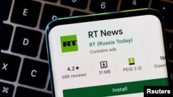资料照片:手机应用商店上的今日俄罗斯(RT)标志。