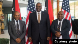 美国国防部长劳埃德·奥斯汀(Lloyd Austin)2023年7月27日会见巴布亚新几内亚领导人。(照片来自奥斯汀部长推特账号)