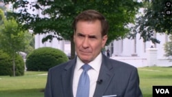 资料照片:白宫国家安全委员会战略沟通协调员约翰·科比在白宫接受美国之音波斯语组采访。(2023年6月9日)