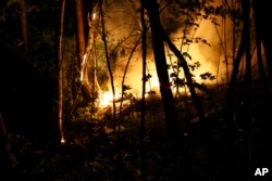 2023年5月4日,乌克兰基辅市中心,一架军用无人机被击落后的火灾景象。