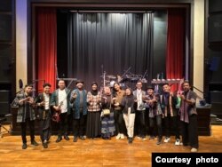 Dona Dyah Kusumawardhani bersama Riau Rhythm di Chicago, Illinois (dok: Riau Rhythm)