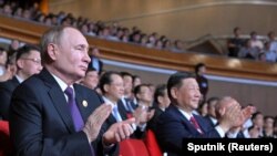中国领导人习近平与俄罗斯总统普京在北京观看庆祝中俄建交75周年的专场音乐会。(2024年5月16日)