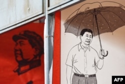 资料照:北京街头宣传习近平的宣传画。(2018年2月26日)