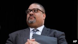 曼哈顿地区检察官阿尔文·布拉格(Alvin Bragg)2023年2月7日在纽约的一场新闻发布会上。(美联社照片)