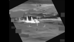 美国印太司令部2023年10月26日公布的视频显示,中国歼-11战斗机2023年10月24日在南中国海上空以美方所说的“不安全、不专业”方式贴近美国空军B-52飞机。 美国印太司令部2023年10月26日公布的视频显示,中国歼-11战斗机2023年10月24日在南中国海上空以美方所说的“不安全、不专业”方式贴近美国空军B-52飞机。