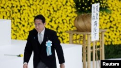 日本首相岸田文雄在东京出席纪念日本二战投降78周年仪式。(2023年8月15日)