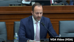 德克萨斯州的共和党籍联邦众议员兰斯·古登(Lance Gooden)在众议院司法委员会上就他提出的一项法案发言。(2024年5月22日)