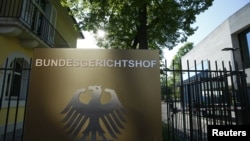 资料照片:德国卡尔斯鲁厄的德国联邦最高法院的牌子。(2017年4月21日)