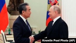 俄罗斯总统普京在克里姆林宫会晤到访的中共中央政治局委员、中央外事办公室主任王毅。(2023年2月22日)