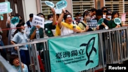 资料照片:台湾民众聚集在台北的立法院外表达“台湾独立”的政治意愿。(2024年5月24日)