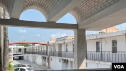 墨西哥边境城市雷诺萨,一些中国“走线客”入住过的酒店。酒店前台说,她在过去两个星期,大概看到过40来个中国移民。