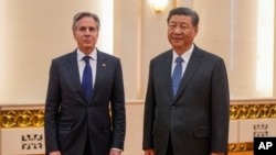 资料照片:美国国务卿布林肯和中国国家主席习近平2024年4月26日在中国北京人民大会堂会面。