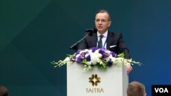 资料照:总部设于美国弗吉尼亚州的美台商会(US-Taiwan Business Council)会长韩儒伯( Rupert Hammond-Chambers)2023年5月3日在台北举行的“台美国防产业合作论坛”上讲话。