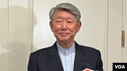 台湾经济部长郭智辉2024年6月23日在华盛顿接受媒体采访。(美国之音记者李逸华拍摄)