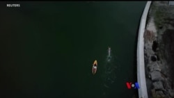 ဖလော်ရီဒါရေပြင်မှာ အမှိုက်ကောက်တဲ့ ရေသူမ " ထူးခြားဆန်းပြားသတင်းများ" ဖလော်ရီဒါရေပြင်မှာ အမှိုက်ကောက်တဲ့ ရေသူမ " ထူးခြားဆန်းပြားသတင်းများ"