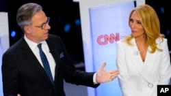 资料照片:CNN记者兼主持人杰克·塔帕和达娜·巴什。