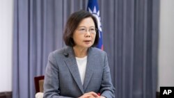 台湾总统府发布蔡英文总统2023年4月11日发表讲话的照片。蔡英文谴责中国在台湾海峡举行军演,认为中国没有表现出它是亚洲“负责任”的主要国家。