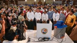 အီလက်ထရောနစ် မဲပေးစနစ် နိုင်ငံရေးပါတီတွေကို ရွေးကောက်ပွဲကော်မရှင် ရှင်းလင်း
 အီလက်ထရောနစ် မဲပေးစနစ် နိုင်ငံရေးပါတီတွေကို ရွေးကောက်ပွဲကော်မရှင် ရှင်းလင်း