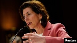 资料照:美国商务部长雷蒙多在国会听证会发言(2023年5月16日)