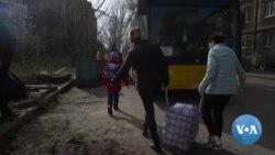 VOA英语视频:别了,巴赫穆特——战争迫使人们逃离这座起泡酒与玫瑰花之城 VOA英语视频:别了,巴赫穆特——战争迫使人们逃离这座起泡酒与玫瑰花之城