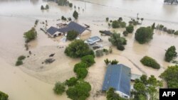 新西兰飓风加布里埃尔引发的洪水淹没了内皮尔市附近的房屋。(2023年2月14日)