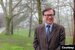 加拿大麦克唐纳·劳里埃研究所高级研究员查尔斯·伯顿(Charles Burton)