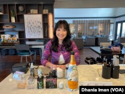 Nathania Dianda, seniman kaligrafi di Virginia, AS