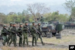 台湾士兵在陆军台东地区指挥部基地参加军训。(2024年1月31日)