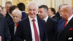 2024年5月7日,俄罗斯副总理安德烈·别洛乌索夫在莫斯科克里姆林宫等待参加弗拉基米尔·普京的总统就职典礼。(美联社照片)