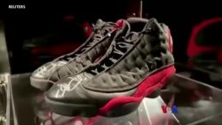 ဒေါ်လာ ၂ သန်းကျော် ဖိနပ်တရံ "ထူးခြားဆန်းပြားသတင်းများ" ဒေါ်လာ ၂ သန်းကျော် ဖိနပ်တရံ "ထူးခြားဆန်းပြားသတင်းများ"