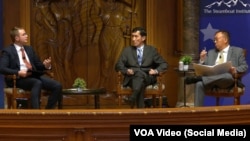 余茂春 VS 黄亚生10月3日在蒸汽船研究所就“中美学术交流:是否风险大于收益“ 进行辩论。