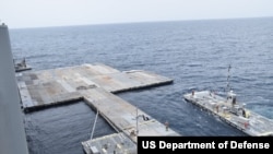 加沙正在兴建的一座浮动码头。(2024年4月29日)