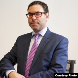 自由香港基金委员会主任马克-萨巴赫