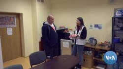 VOA英语视频:“我有负疚感”——俄罗斯志愿者帮助乌克兰难民 VOA英语视频:“我有负疚感”——俄罗斯志愿者帮助乌克兰难民