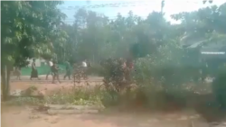 စစ်ကောင်စီတပ် ပစ်ခတ်ဖမ်းဆီးမှုကြောင့် ရေဖြူနဲ့လောင်းလုံးဒေသခံတွေ ထွက်ပြေး စစ်ကောင်စီတပ် ပစ်ခတ်ဖမ်းဆီးမှုကြောင့် ရေဖြူနဲ့လောင်းလုံးဒေသခံတွေ ထွက်ပြေး