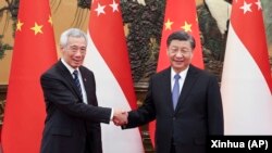 中国领导人习近平在北京会晤到访的新加坡总理李显龙。(2023年3月31日)