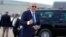 Tổng thống Joe Biden lên chuyên cơ Air Force One tại Căn cứ Không quân Dover, ở Dover, bang Delaware, ngày 23 tháng 7 năm 2024.