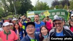 世界卫生组织总干事谭德塞博士(右1)与台湾联合国协进会WHO宣达团成员曾琮恺(右3)等人在日内瓦世卫大会“为健康而走”活动合照。(2023年5月21日,曾琮恺提供)