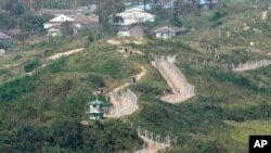 资料照片:从中国吉林省一眼望三国观景台看到的中国与朝鲜和俄罗斯的边界。(2023年9月12日)