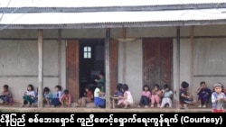 ကရင်နီပြည်မှာ စစ်ကြောင့် နေရပ်စွန့်ခွာတိမ်းရှောင်နေရသူများ (ဓာတ်ပုံ - ကရင်နီပြည် စစ်ဘေးရှောင် ကူညီစောင့်ရှောက်ရေးကွန်ရက်)