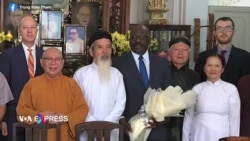 Phái đoàn USCIRF sang Việt Nam, thăm các nhóm tôn giáo độc lập Phái đoàn USCIRF sang Việt Nam, thăm các nhóm tôn giáo độc lập