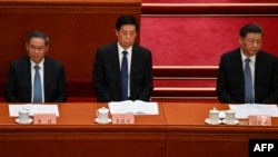 左起:李强、栗战书和习近平在北京人大会堂出席全国政协会议开幕式 (2023年3月4日)