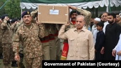 资料照片:巴基斯坦政府在拉瓦尔品第为在北瓦济里斯坦地区阵亡的高级军官举行葬礼。(2024年9月7日)