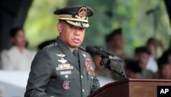 Tướng Romeo Brawner, người đứng đầu quân đội Philippines ngày 4/6/2024 tố cáo Trung Quốc tich thu hàng tiếp tế do máy bay thả xuống Bãi Cỏ Mây.