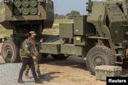 菲律宾总统马科斯视察美菲“肩并肩”年度联合军演。(2023年4月26日)