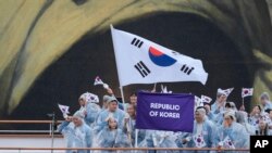 韩国奥运代表队在开幕式上被错误介绍为“朝鲜队”,引起韩国强烈不满,国际奥委会已对此道歉。(美联社,2024年7月26日)