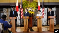 左起:美国国防部长奥斯汀、国务卿布林肯、日本外务大臣上川阳子和防卫大臣木原稔在东京举行的美日“2+2”安全会谈期间出席记者会。(2024年7月28日)