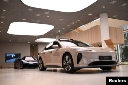 德国柏林一个中国蔚来汽车展厅里展示的NIO EP9型跑车。(2023年8月17日)